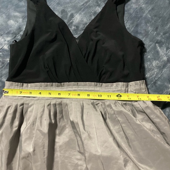 Nightway Black Gray Rosette Pattern Plunging Neckline Empire Dress Size 10 - Picture 5 of 11